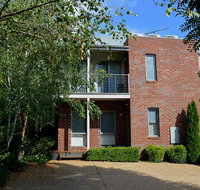 The Track - beautiful townhouse in Bright - Pubs and Clubs