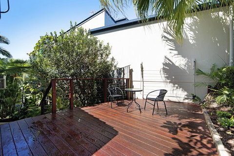 THE VIEW, TUGUN - 4 Bedrooms - Sea Views - Private Heated Pool - Go Out 1
