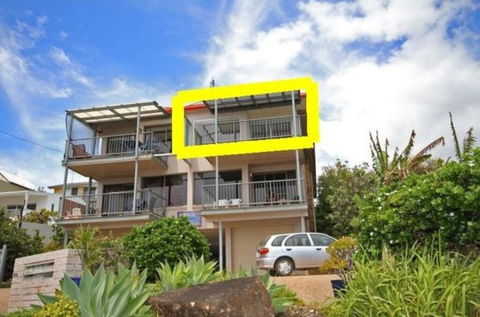 Three Bays Coolum - Pubs and Clubs 2
