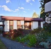 Three Sisters Garden Cottage - Pubs and Clubs