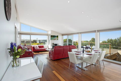 Tides Apartments Port Fairy - Pubs and Clubs 0