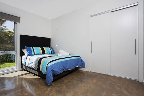 Tides Apartments Port Fairy - Pubs and Clubs 3
