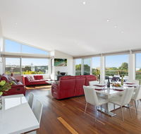 Tides Apartments Port Fairy - Pubs and Clubs