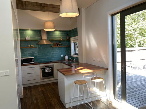 Timboon Toybox Apartments - Pubs and Clubs 1