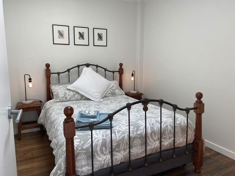 Timboon Toybox Apartments - Pubs and Clubs 3