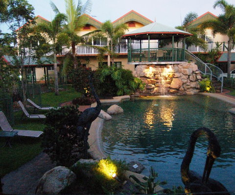 Tinaroo Lake Resort - Pubs and Clubs 0