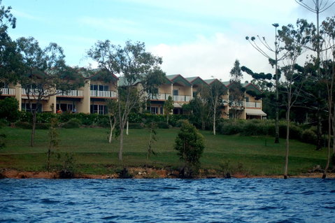 Tinaroo Lake Resort - Pubs and Clubs 2