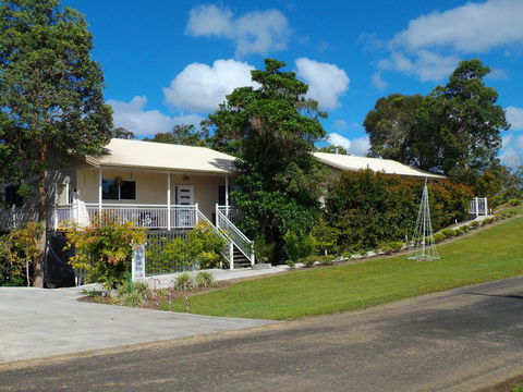 Tinaroo Sunset Retreat - Go Out 0