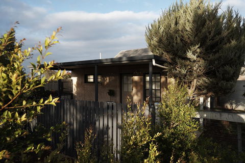 Tomfoolery Winemaker's Cottage Barossa Valley - Pubs and Clubs 1