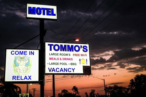 Tommo's Motor Lodge - Go Out 2
