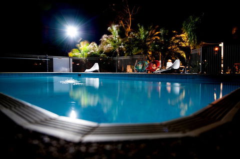 Tommo's Motor Lodge - Go Out 3