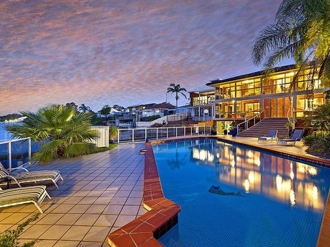 Toukley Waterfront House - Pubs and Clubs 0