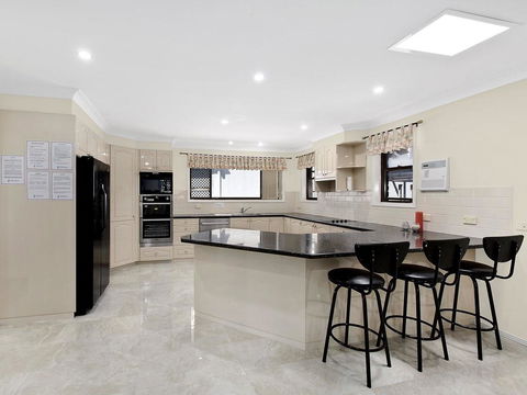 Toukley Waterfront House - Pubs and Clubs 3