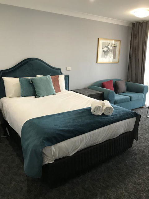 Town & Country Motor Inn - Pubs and Clubs 0