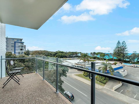 Tradewinds Apartments - Go Out 2