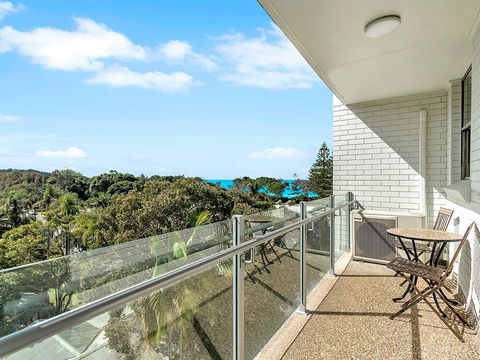 Tradewinds Apartments - Go Out 1