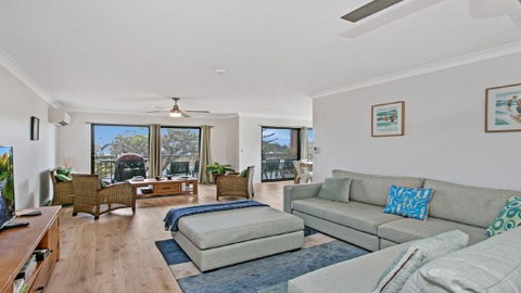 Tradewinds Apartments - Go Out 0
