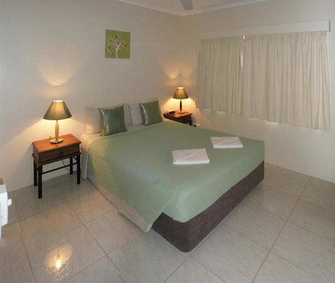 Tradewinds McLeod Holiday Apartments - Pubs and Clubs 2
