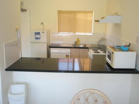 Tradewinds McLeod Holiday Apartments - Pubs and Clubs 3