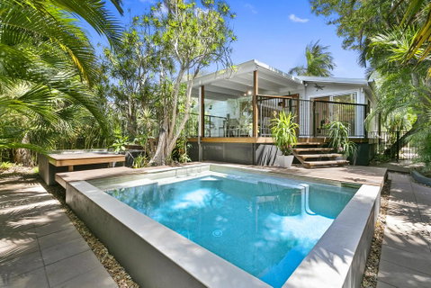 Tranquil & Tropical, Sunshine Beach - Go Out 0