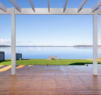 Tranquility Absolute Waterfront - Pet Friendly - 10 Mins to Hyams Beach - Go Out
