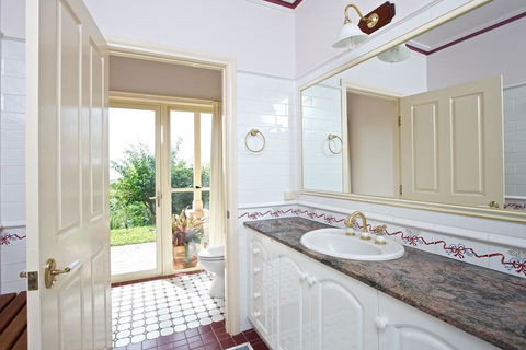 Tranquill Garden Hideaway - Go Out 3