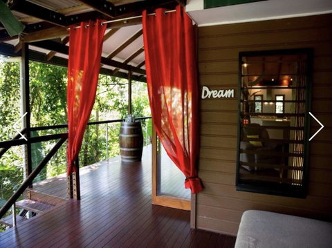 Treetops Retreat Cairns - Pubs and Clubs 2
