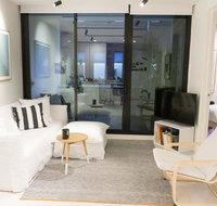 Trendy 1 Bedroom Apartment In The Heart Of Collingwood - Go Out