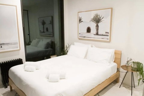 Trendy 1 Bedroom Apartment In The Heart Of Collingwood - Go Out 2