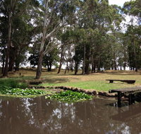 Trentham East Country Retreat - Pubs and Clubs