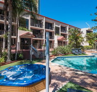 Trickett Gardens Holiday Inn - Pubs and Clubs