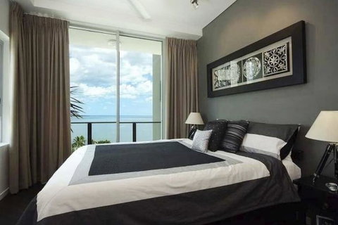 Trilogy On The Esplanade. Room With A View! - Pubs and Clubs 1
