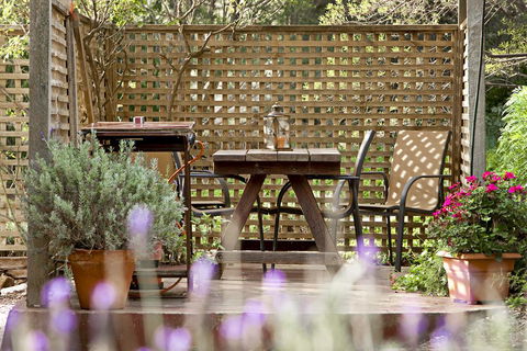 Trinity Cottage - Pubs and Clubs 0