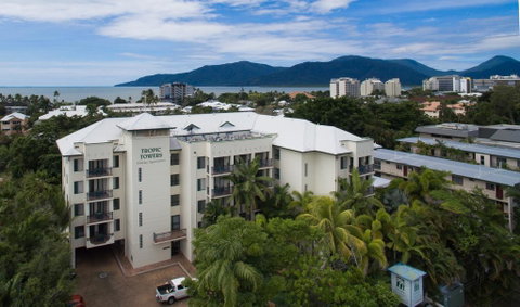 Tropic Towers Apartments - Pubs and Clubs 0
