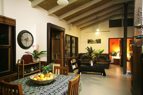 Tropical Bliss Bed And Breakfast - Pubs and Clubs 1