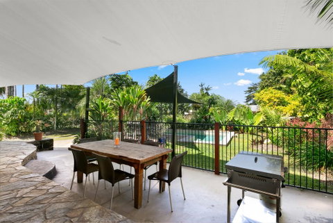 Tropical House, Pool And Extra Bungalow, 4 Bedrooms - Pubs and Clubs 2