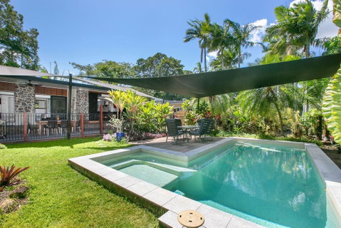 Tropical House, Pool And Extra Bungalow, 4 Bedrooms - Pubs and Clubs 1