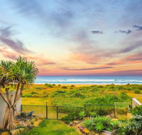 True Beachfront Beach House - Pubs and Clubs