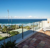 Tuscan inspired townhouse minutes from the beach - Go Out
