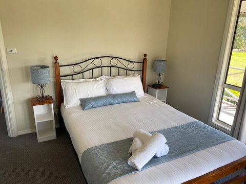 Twin Trees Country Cottages - Pubs and Clubs 2