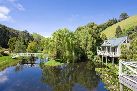 TWISTED WILLOW - Spa, Fireplace, Couples Retreat - Pubs and Clubs 1