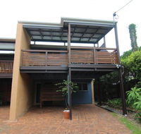 Two Sands Town House - Pubs and Clubs