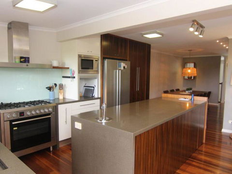 Two Sands Town House - Pubs and Clubs 3