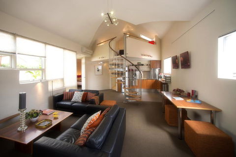 TWOFOURTWO Boutique Apartments - Pubs and Clubs 0