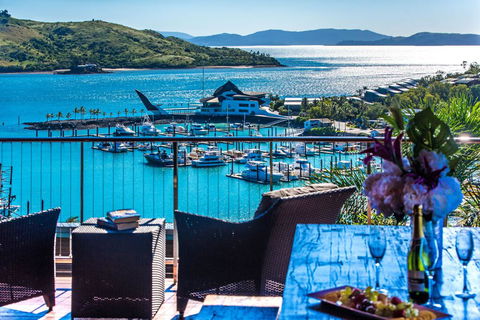 Uisce Luxury Holiday House With Jacuzzi Pool Table Cinema Premium Foxtel And Two Buggies - Pubs and Clubs 1