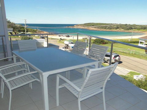Ultimate Beach House' 19a Graham Street - Views , Peace & Quiet - Go Out 0