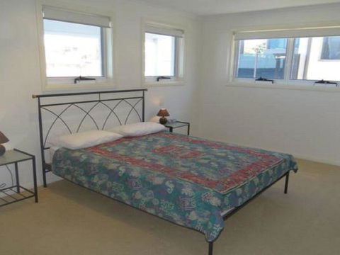Ultimate Beach House' 19a Graham Street - Views , Peace & Quiet - Go Out 1