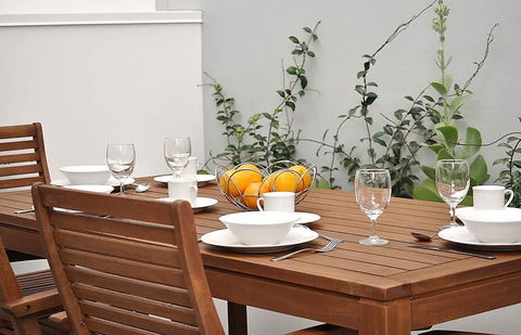 Ultimo Self-Contained One-Bedroom Apartments - Pubs and Clubs 2