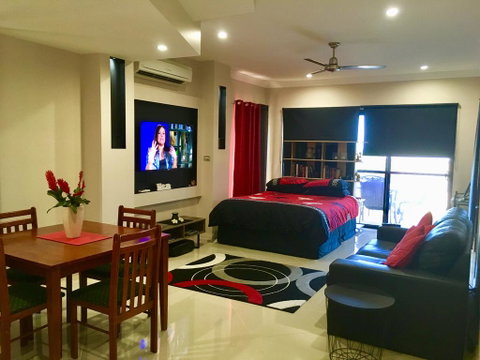 Ultra Modern Private Studio Room - Pubs and Clubs 2