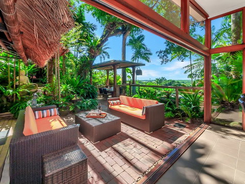 Unique, Tropical Rainforest Getaway - Pubs and Clubs 0